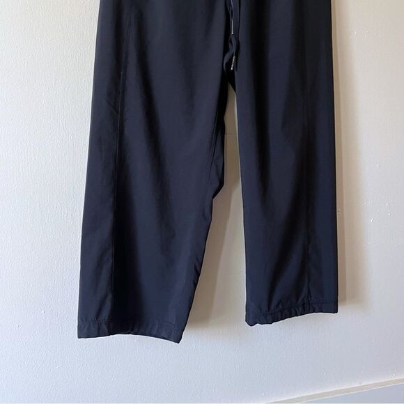 Lululemon Step Lively Crop Women's Black Midrise Lightweight Pants SZ 6 - Picture 7 of 10